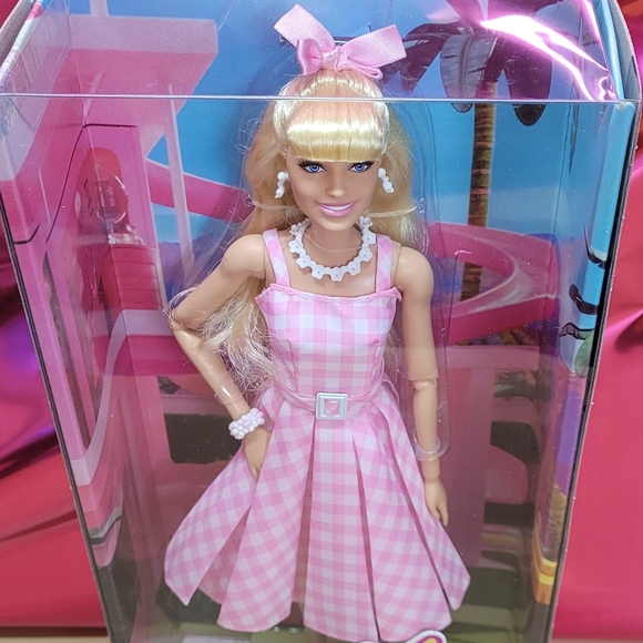 Margot Robbie as Barbie in Barbie The Movie NIB Pink Gingham dress - Picture 2 of 6